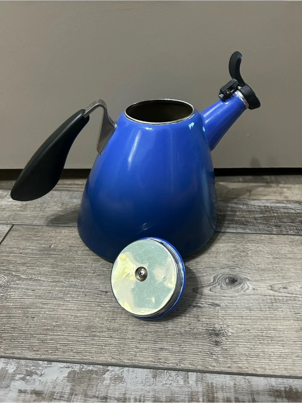 Le Creuset enamel whistling